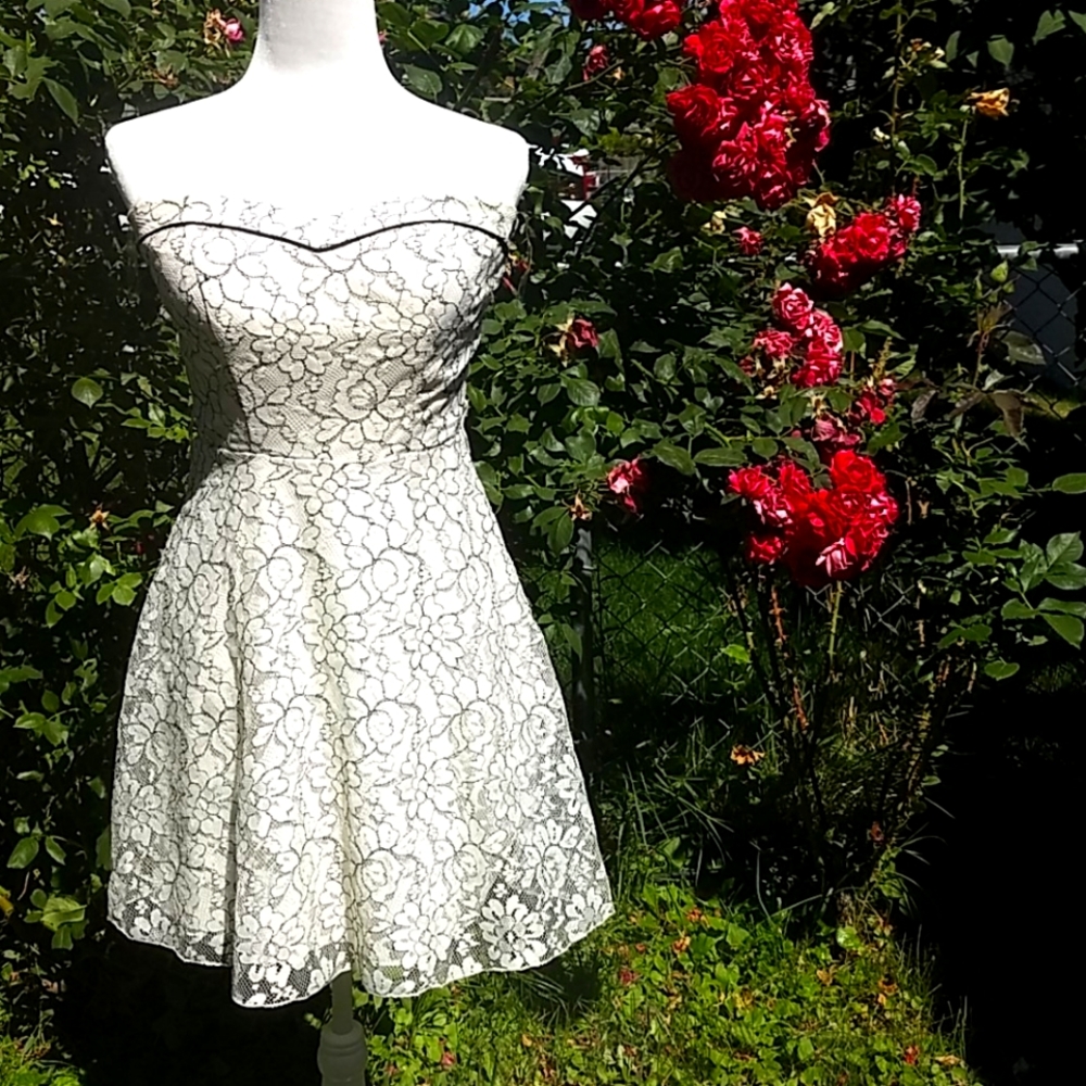 Speechless Semi-formal Strapless Floral Lace Dress